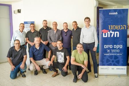 تنوفا تخرج الفوج الأول من برنامج لتأهيل عمال التصنيع كهندسيين